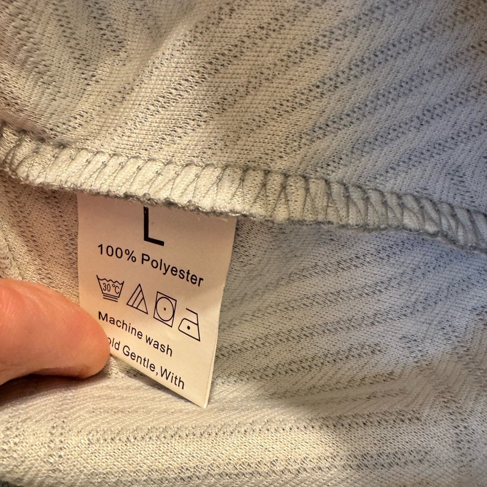 Women’s pullover size large - Picture 5 of 5